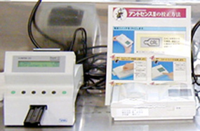 尿検査機　血糖測定機